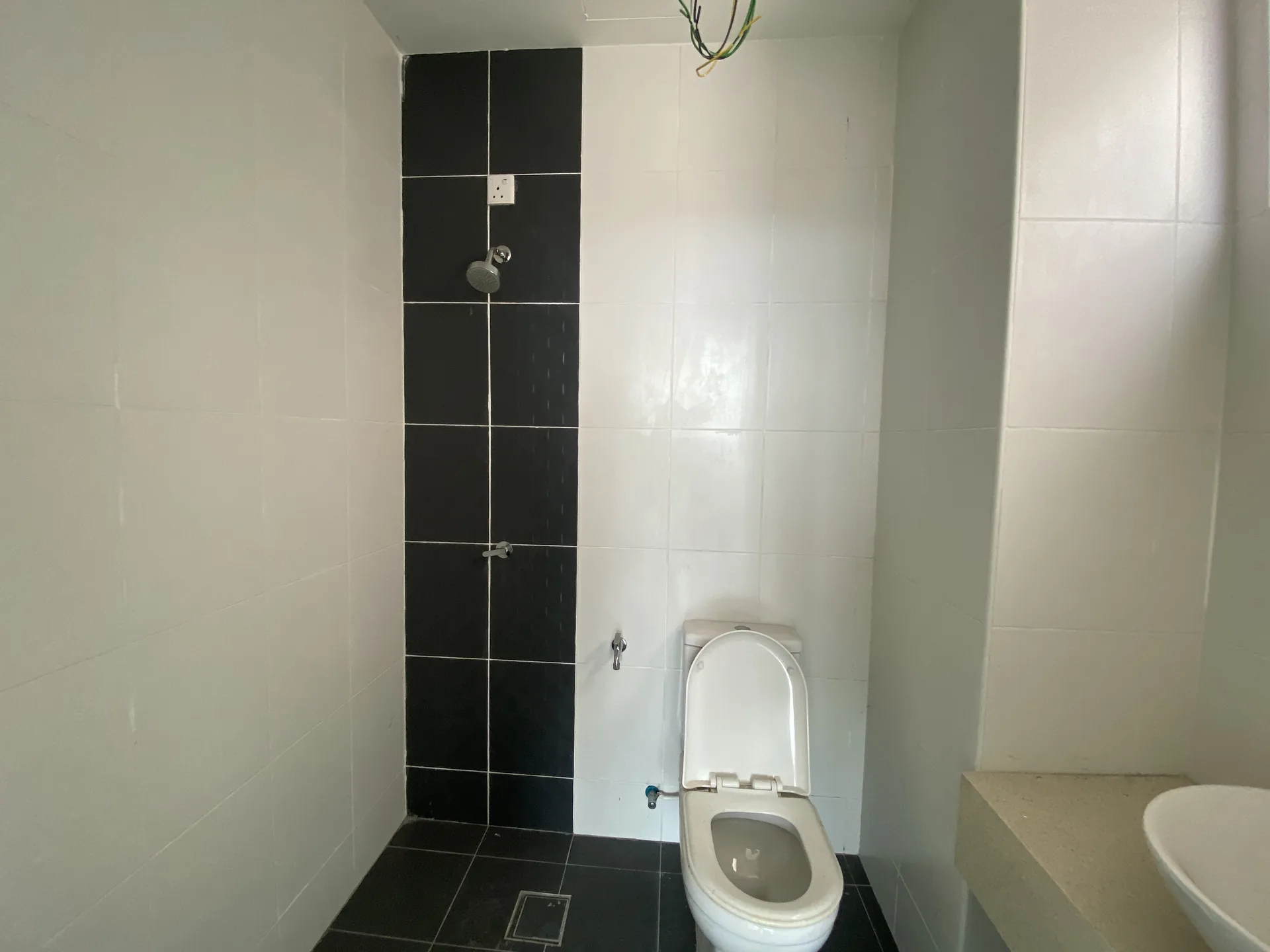 Primero Heights — Actual unit and facility view