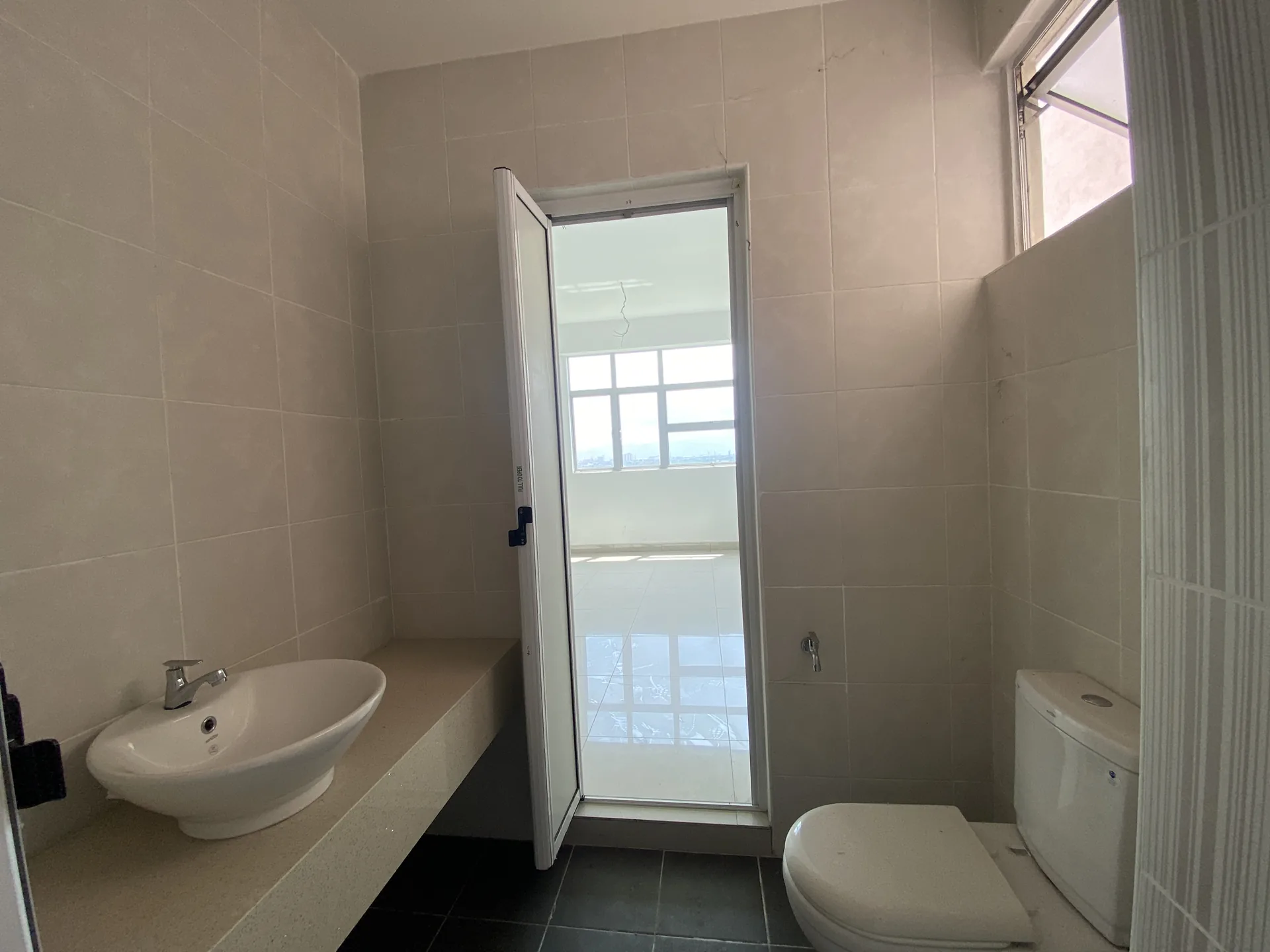 Primero Heights — Actual unit and facility view