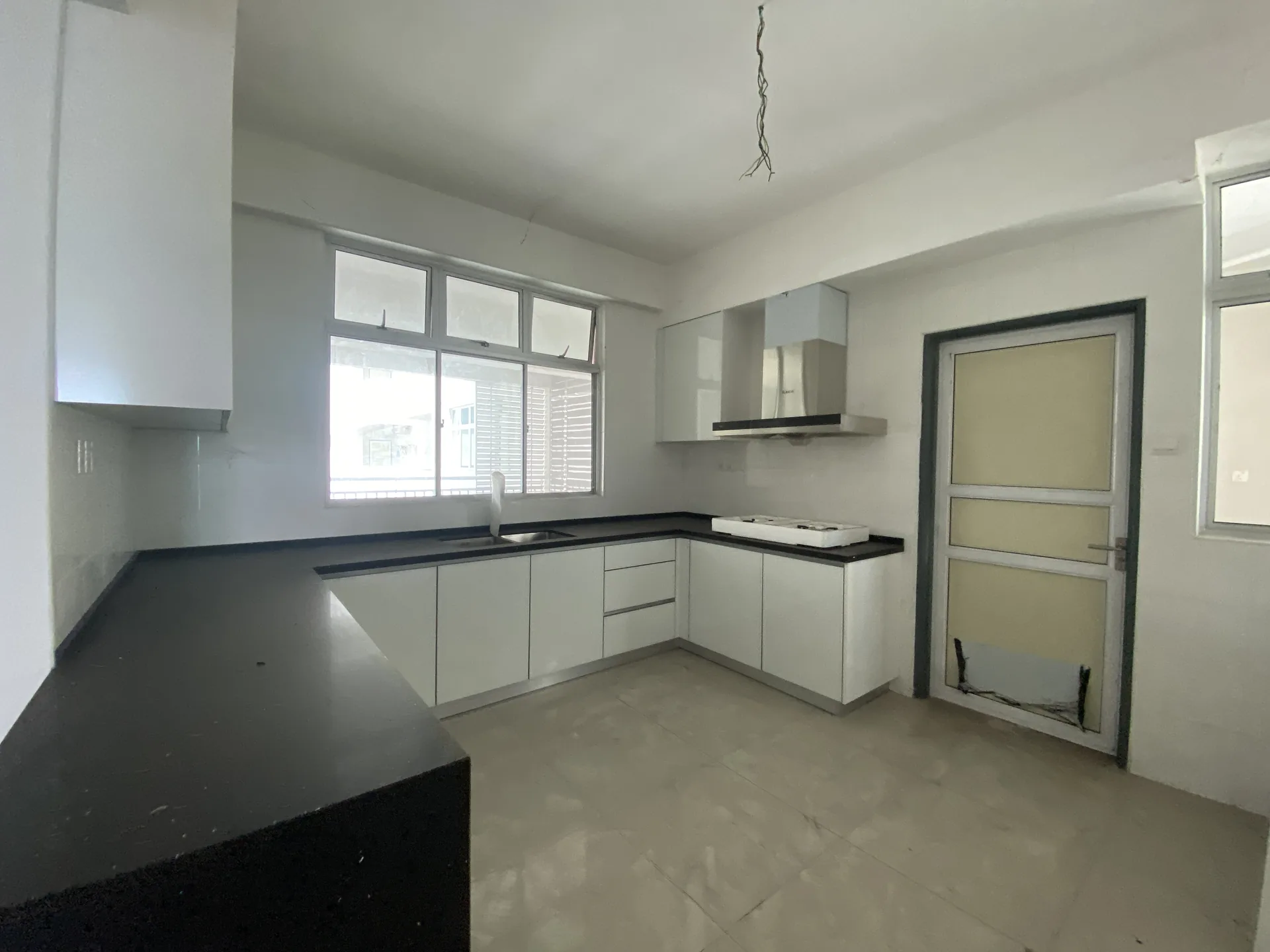 Primero Heights — Actual unit and facility view